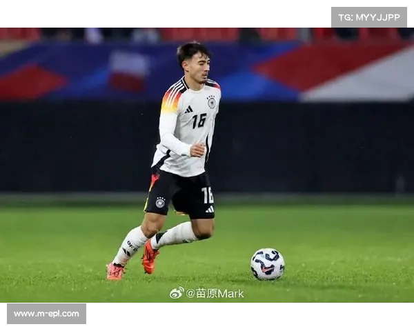 门兴莱比锡赛前热身，新援卡斯特罗普加练射门